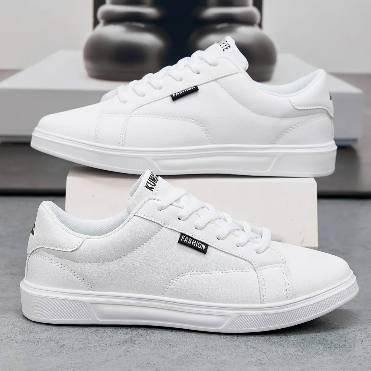 LIGHTWEIGHT LEISURE SHOES